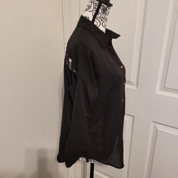Mine black button up Blouse with cut out back - Picture 2 of 5